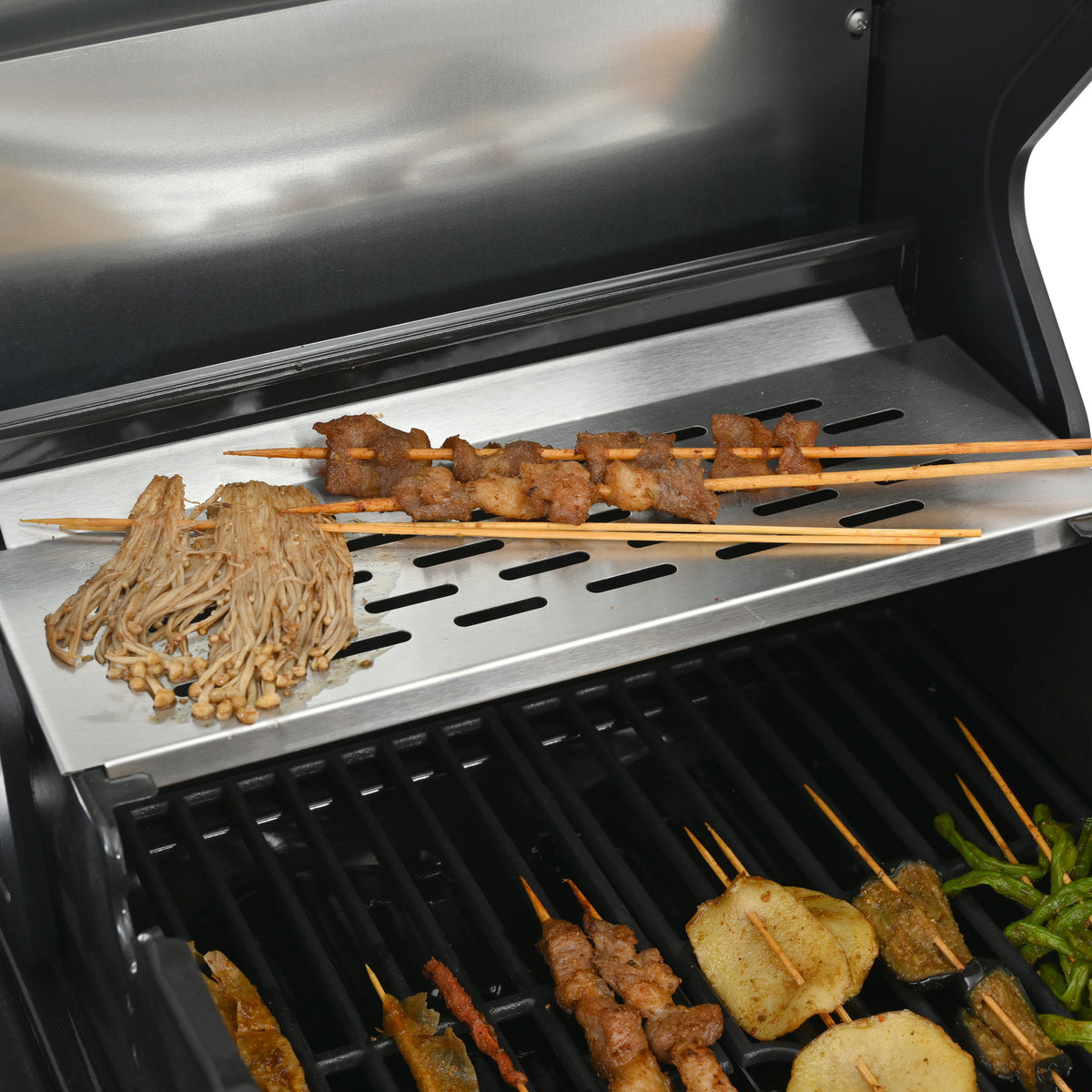 4-Burner Gas Grill & Griddle Combo with Pizza Pan – 49,200 BTU