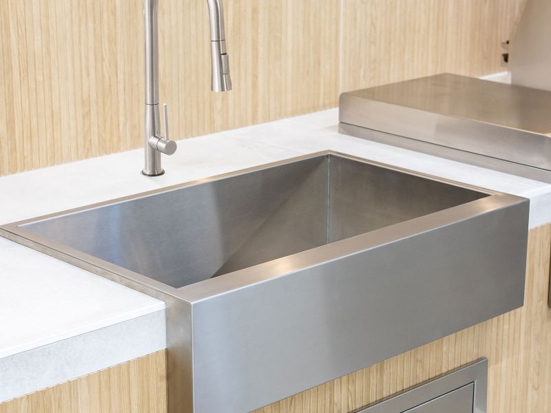 Summerset 32" Outdoor-Rated Farmhouse Sink – 304 Stainless Steel